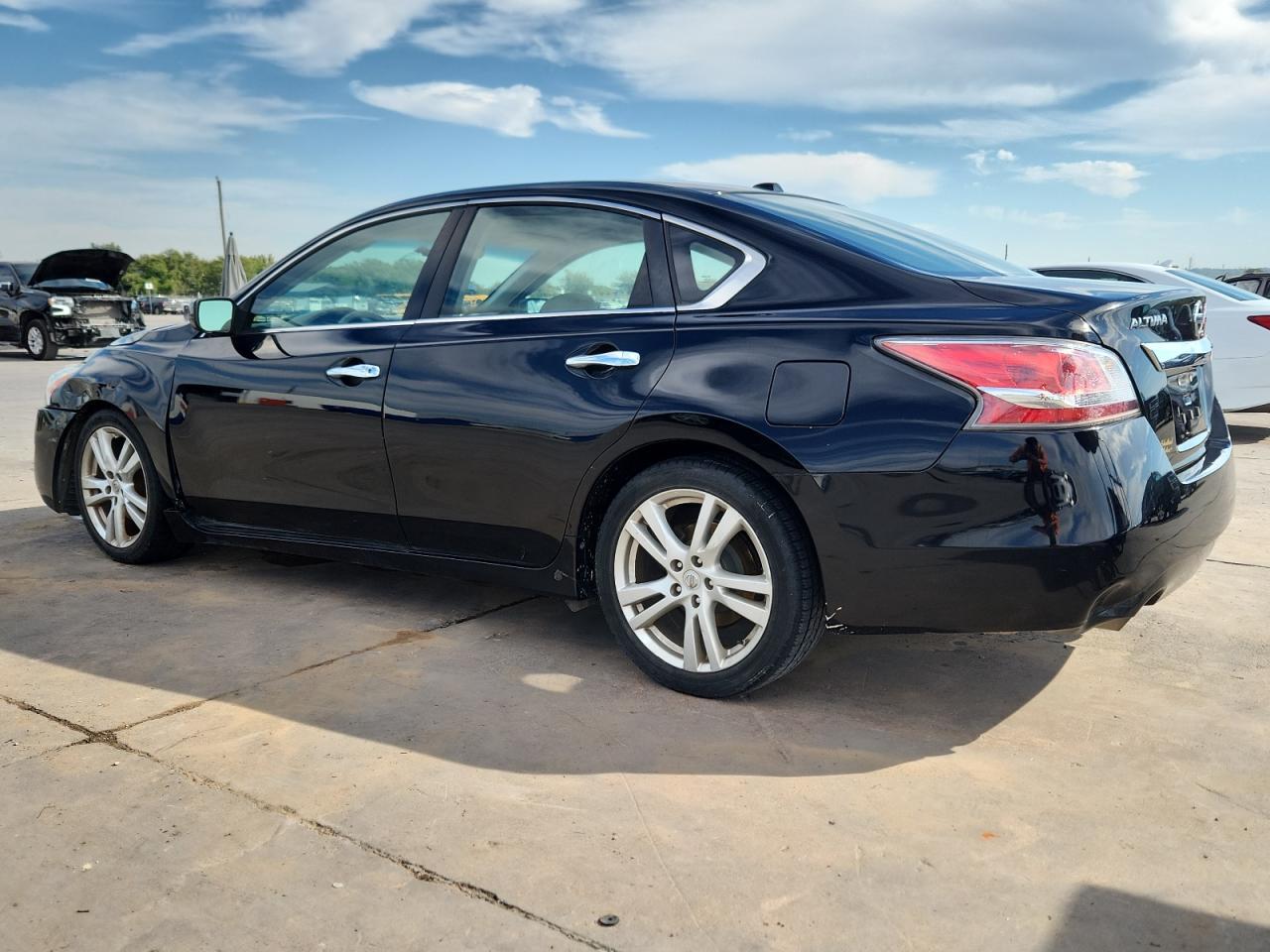 2014 Nissan Altima 3.5 S - Image 2