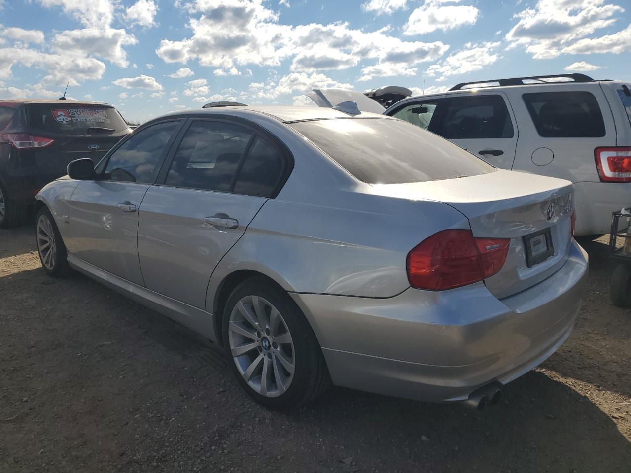 2011 BMW 328 Xi Sulev - Image 2