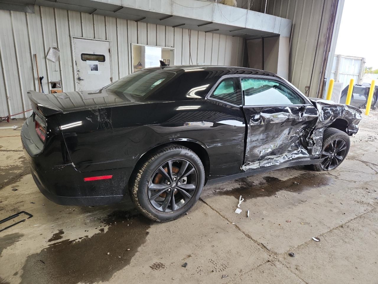 2023 Dodge Challenger Sxt - Image 3