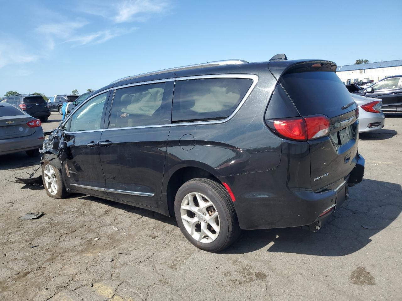 2020 Chrysler Pacifica Limited - Фото 2