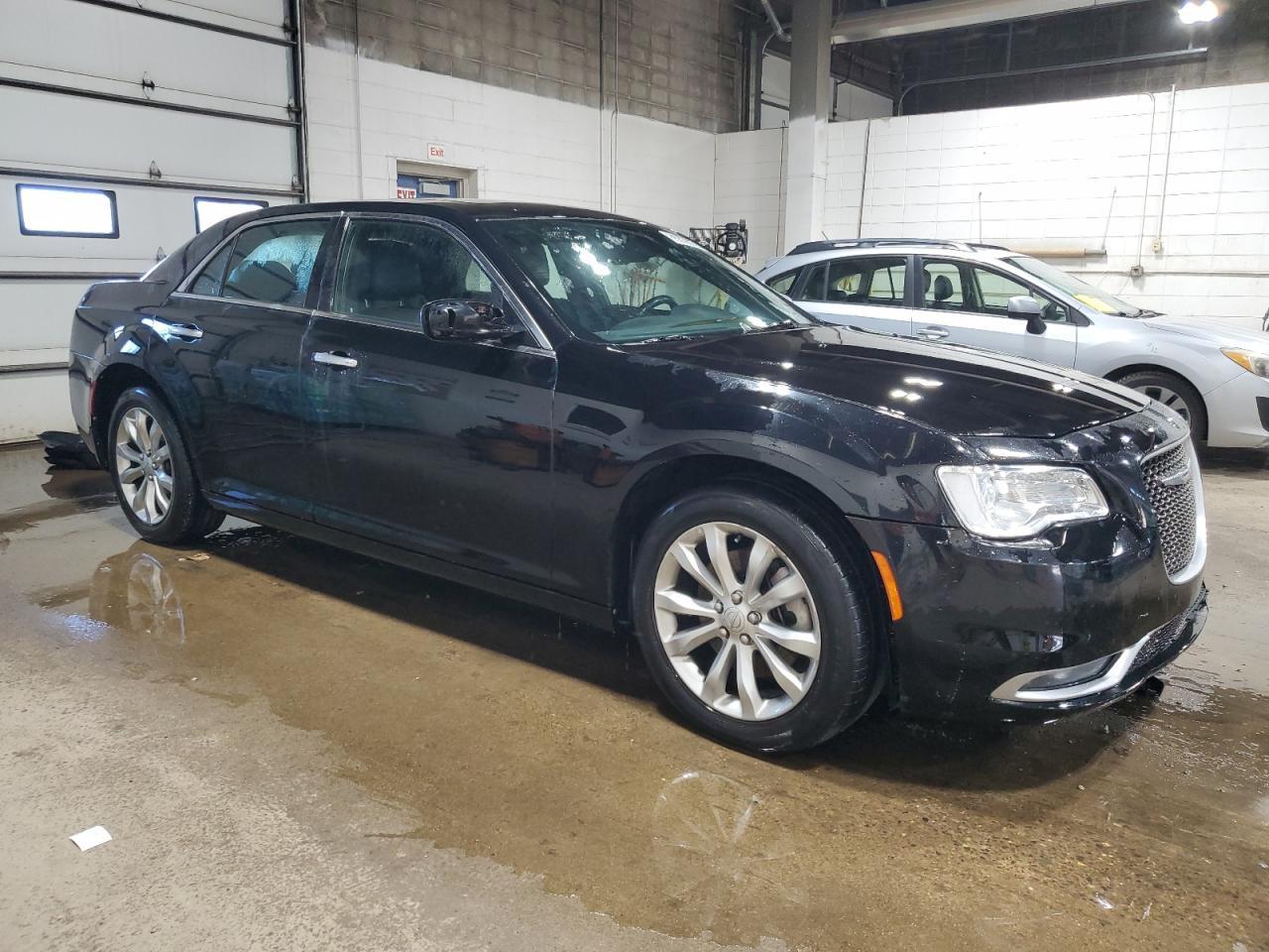 2015 Chrysler 300C Platinum - Image 4