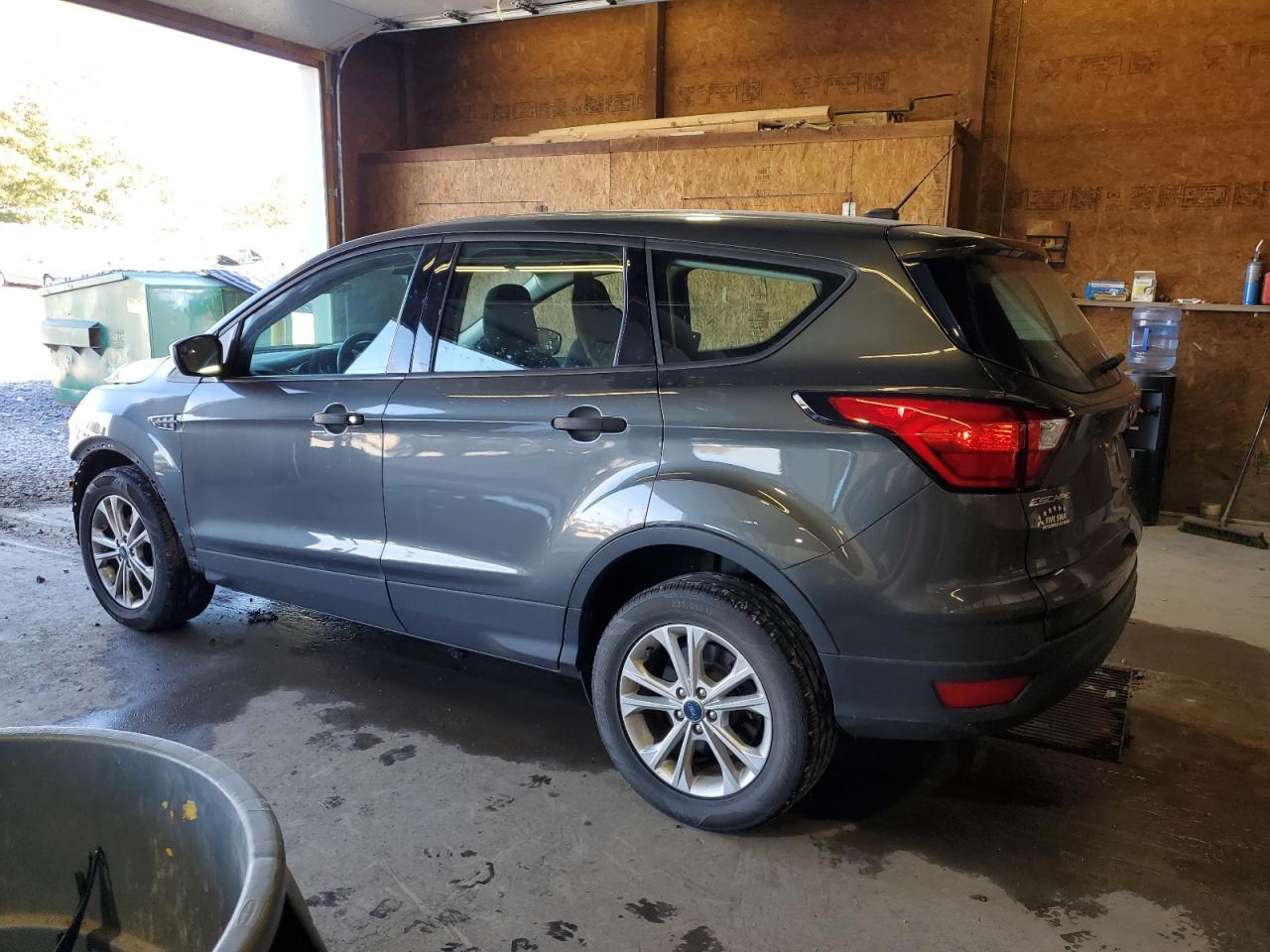2019 Ford Escape S - Фото 2