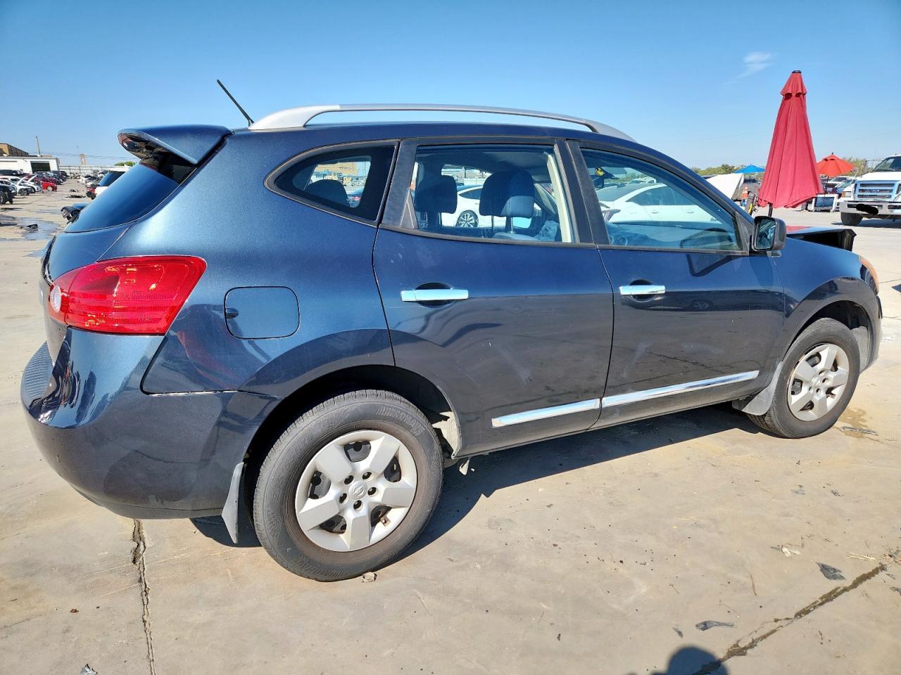 2014 Nissan Rogue Select S - Image 3