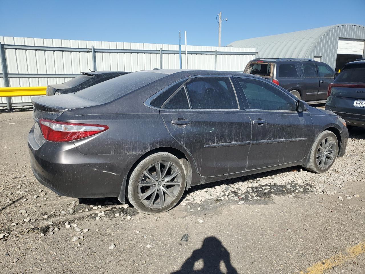 2015 Toyota Camry Le - Фото 3