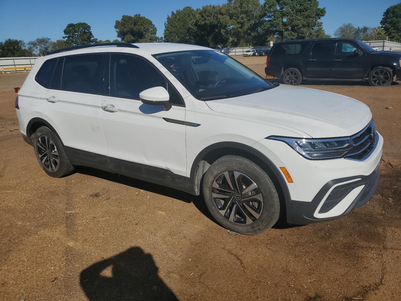 2023 Volkswagen Tiguan S - Image 4