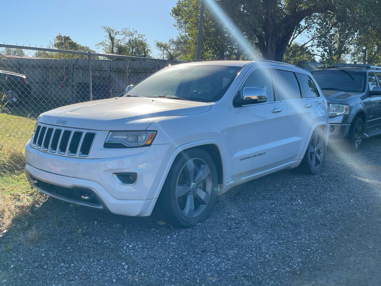 2014 Jeep Grand Cherokee Overland - Image 2