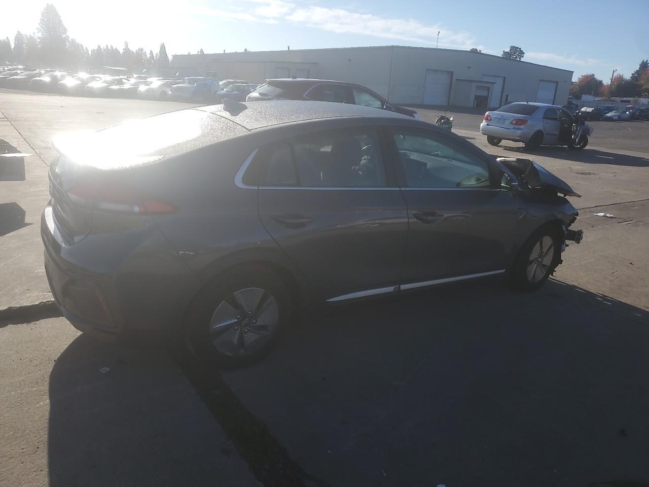 2020 Hyundai Ioniq Se - Image 3