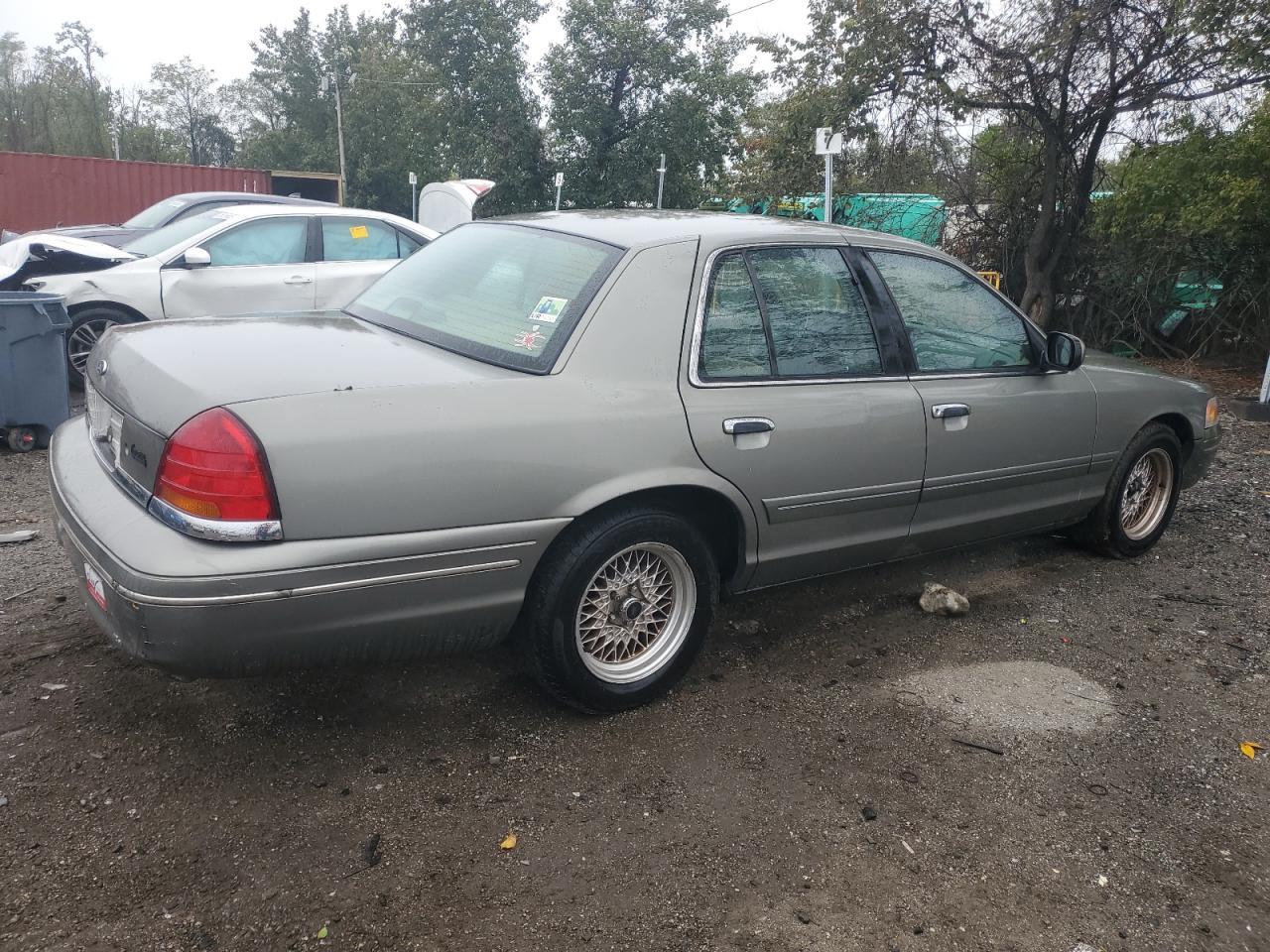 1999 Ford Crown Victoria - Фото 3