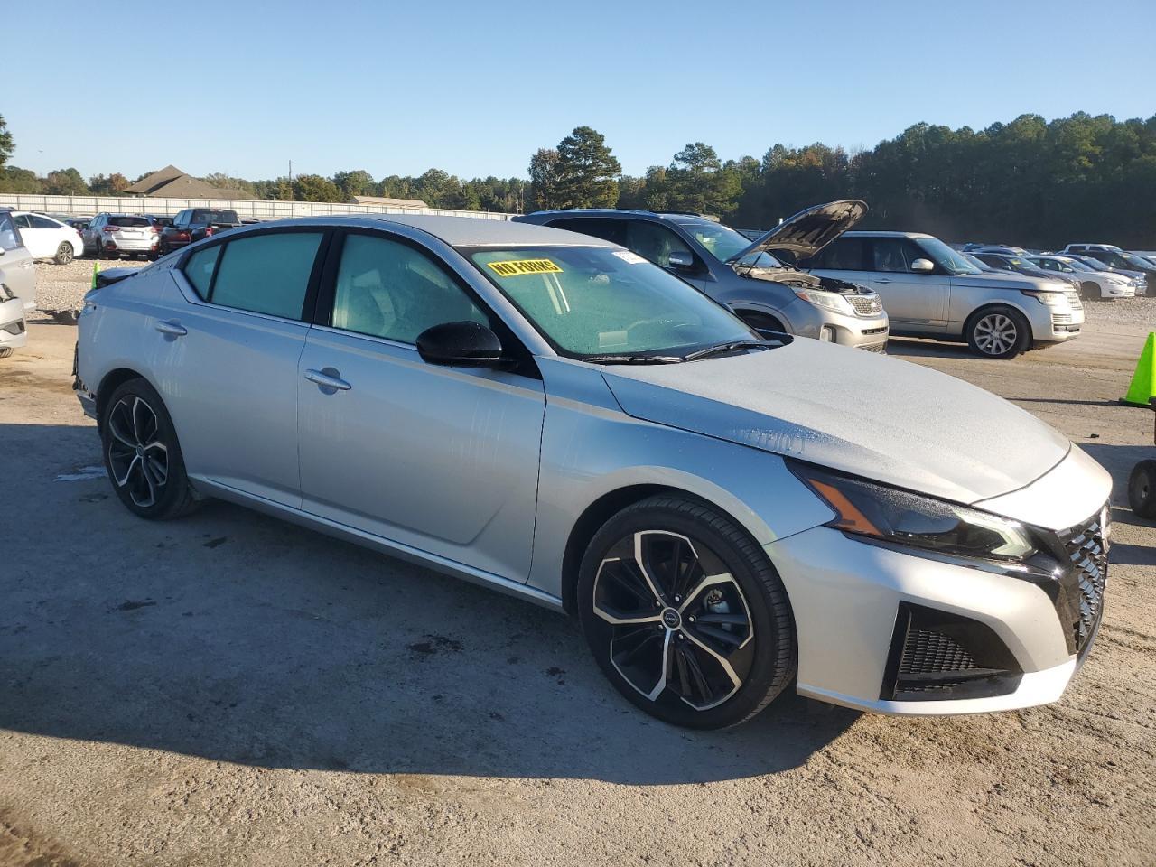 2025 Nissan Altima Sr - Image 4