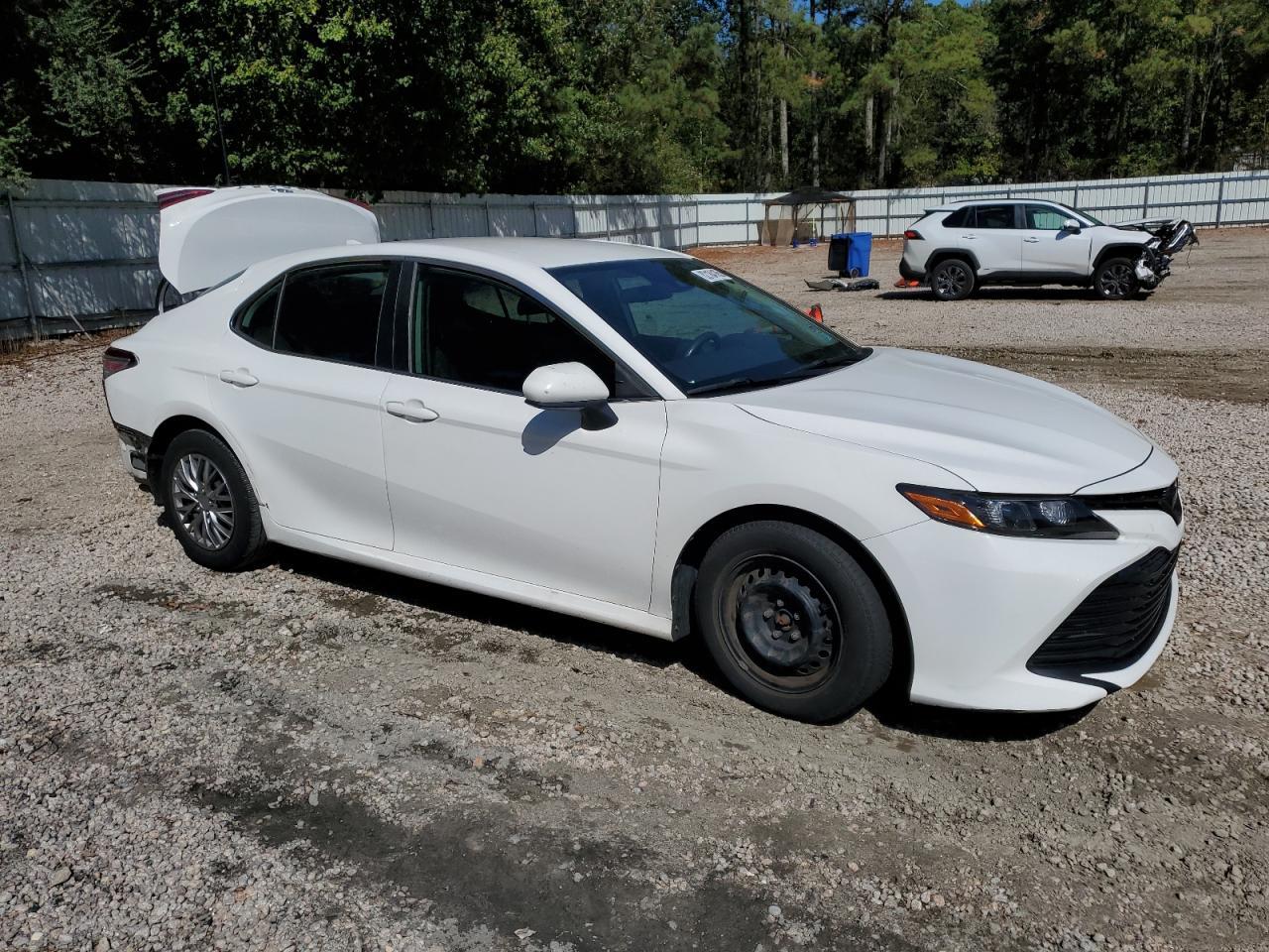 2020 Toyota Camry L - Фото 4