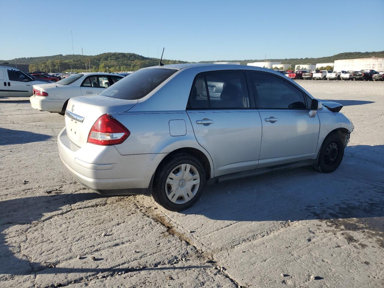 2011 Nissan Versa S - Image 3