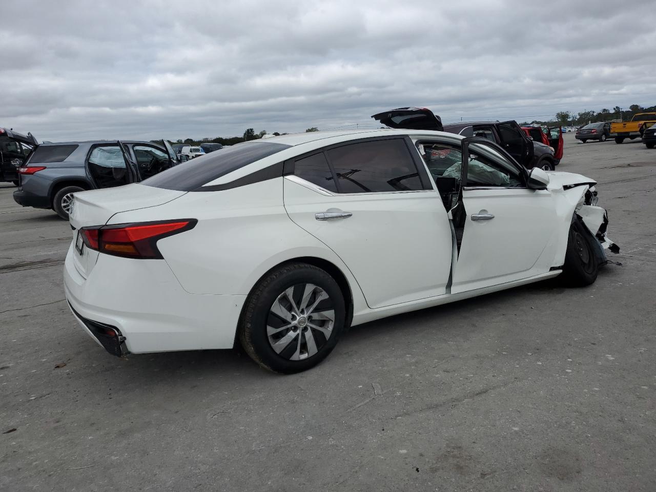 2019 Nissan Altima S - Фото 3