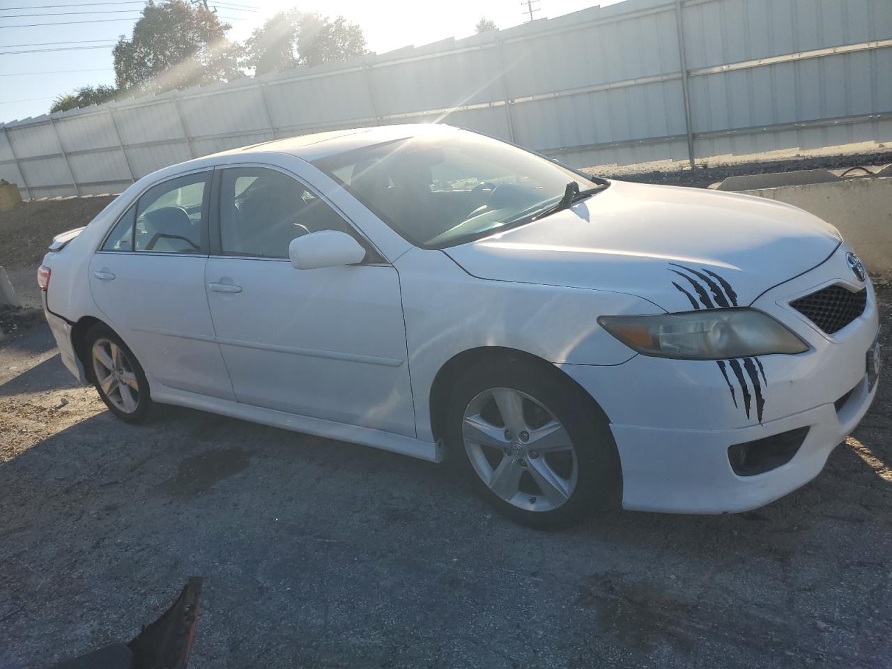 2011 Toyota Camry Se - Фото 4