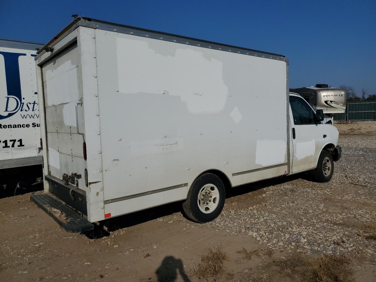 2012 GMC Savana Cutaway G3500 - Image 3