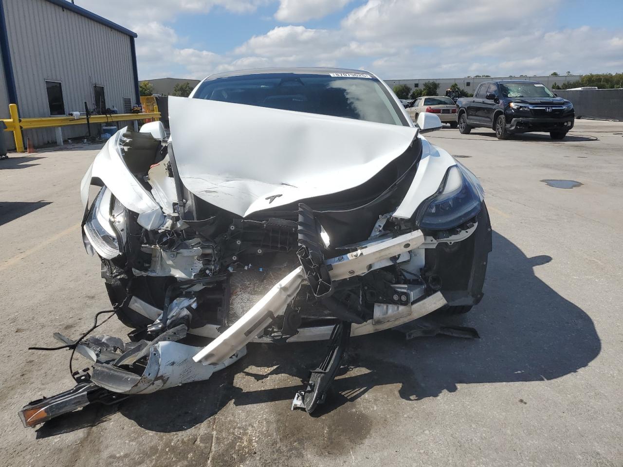 2023 Tesla Model 3 - Фото 5