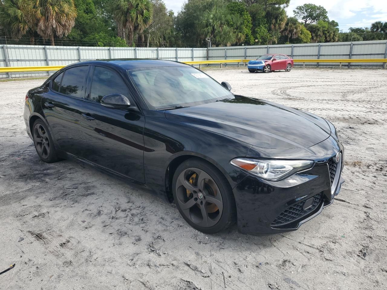 2019 Alfa Romeo Giulia - Фото 4