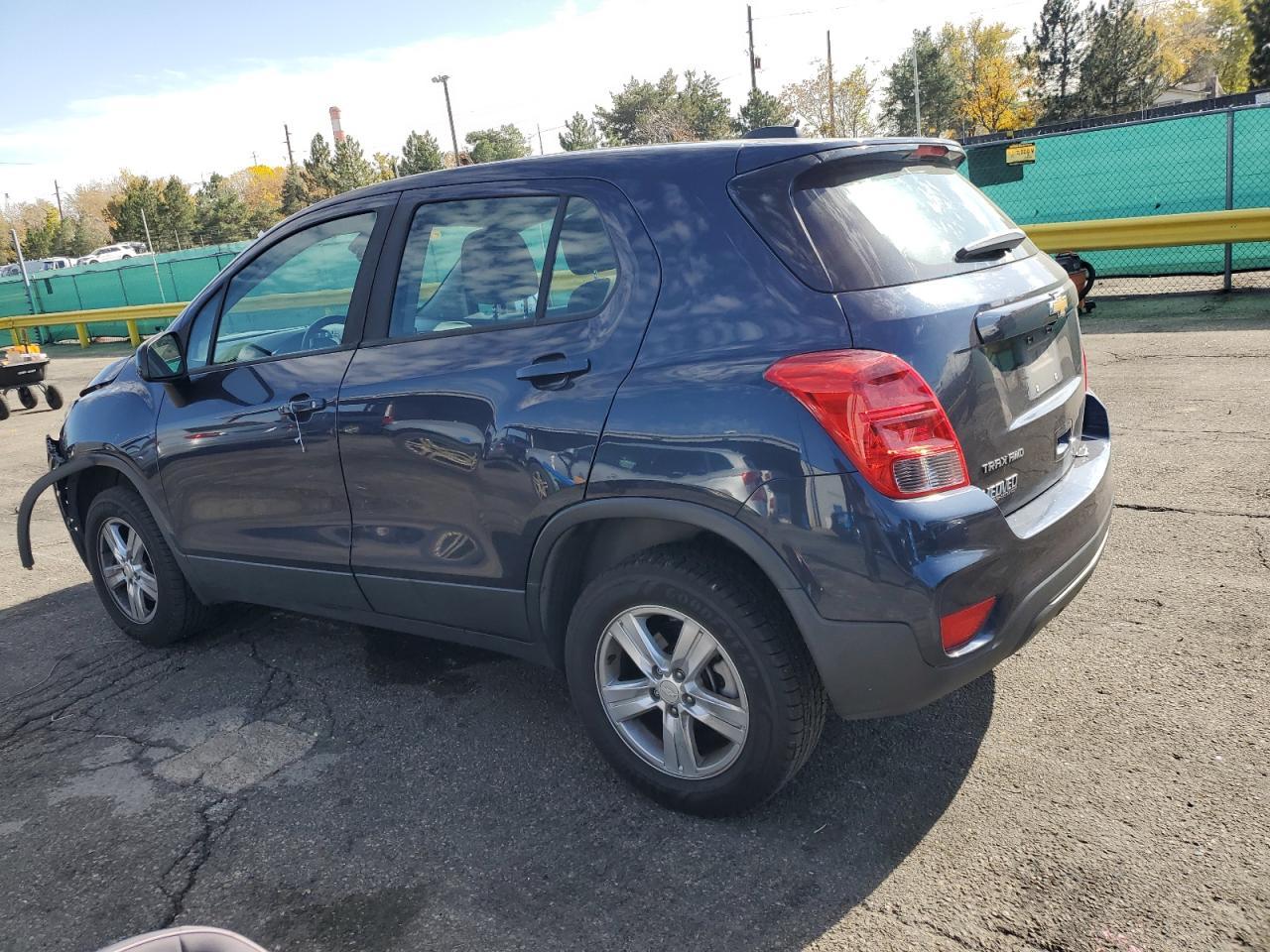 2019 Chevrolet Trax Ls - Image 2