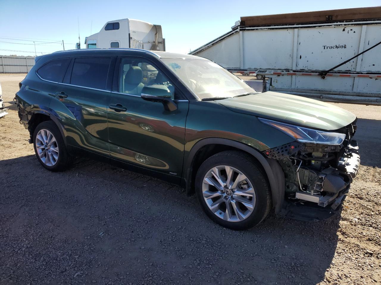 2023 Toyota Highlander Hybrid Limited - Image 4