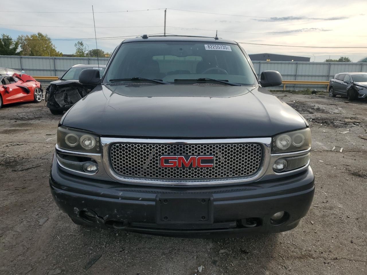 2004 GMC Yukon Denali - Image 5