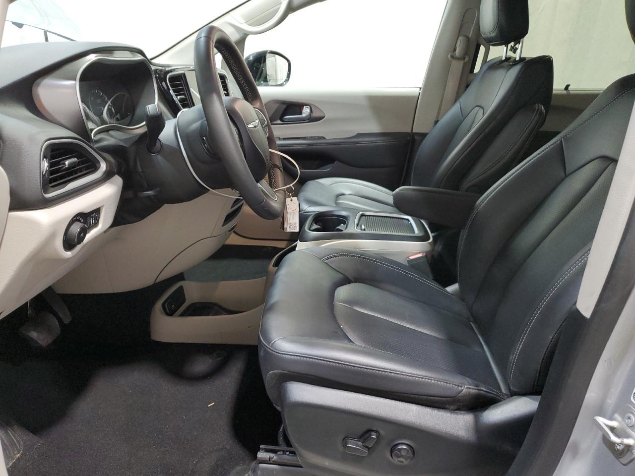 2024 Chrysler Pacifica Touring L - Image 7