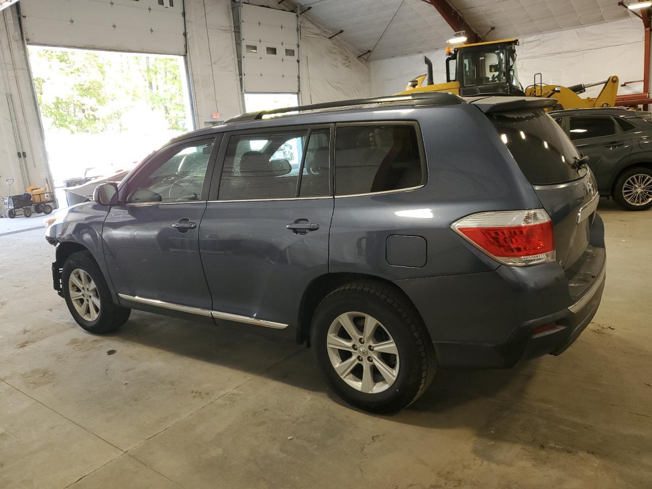 2013 Toyota Highlander Base - Image 2