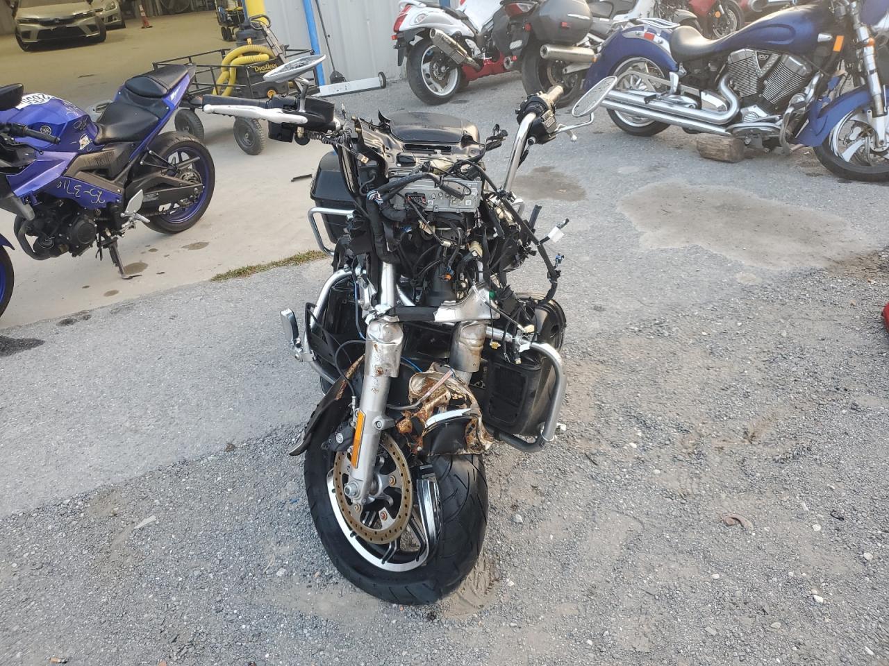 2017 Harley-Davidson Flhtk Shrine Ultra Limited - Фото 2