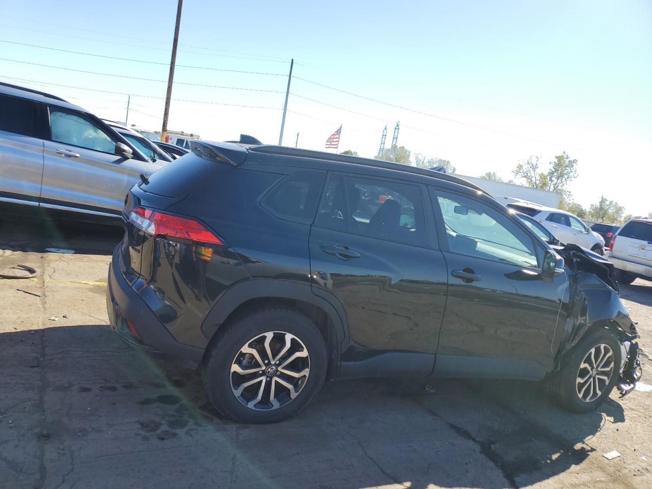 2023 Toyota Corolla Cross Le - Image 3