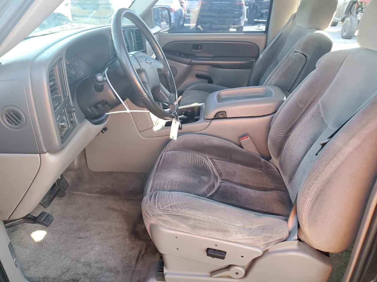 2003 Chevrolet Suburban C1500 - Image 7