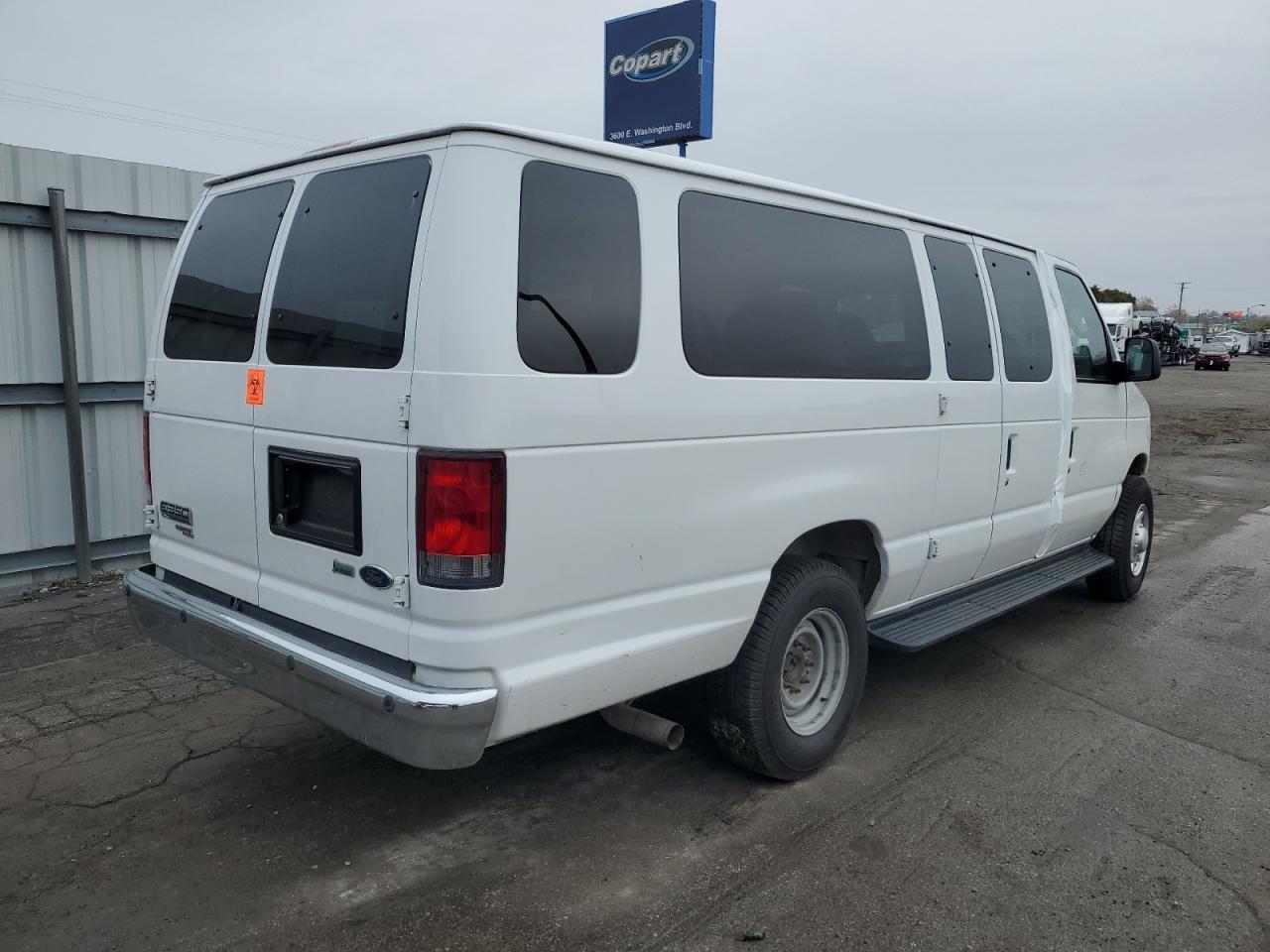 2013 Ford Econoline E350 Super Duty Wagon - Фото 3