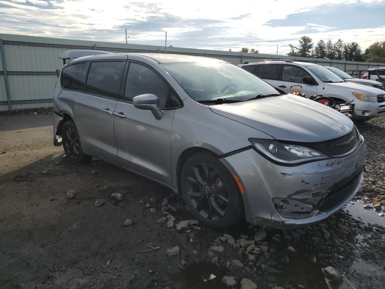 2019 Chrysler Pacifica Touring Plus - Фото 4