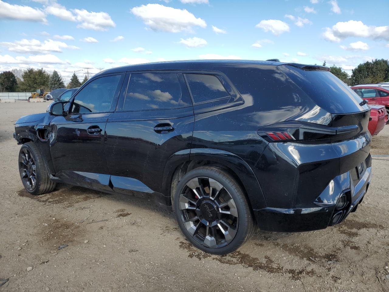 2023 BMW Xm - Фото 2