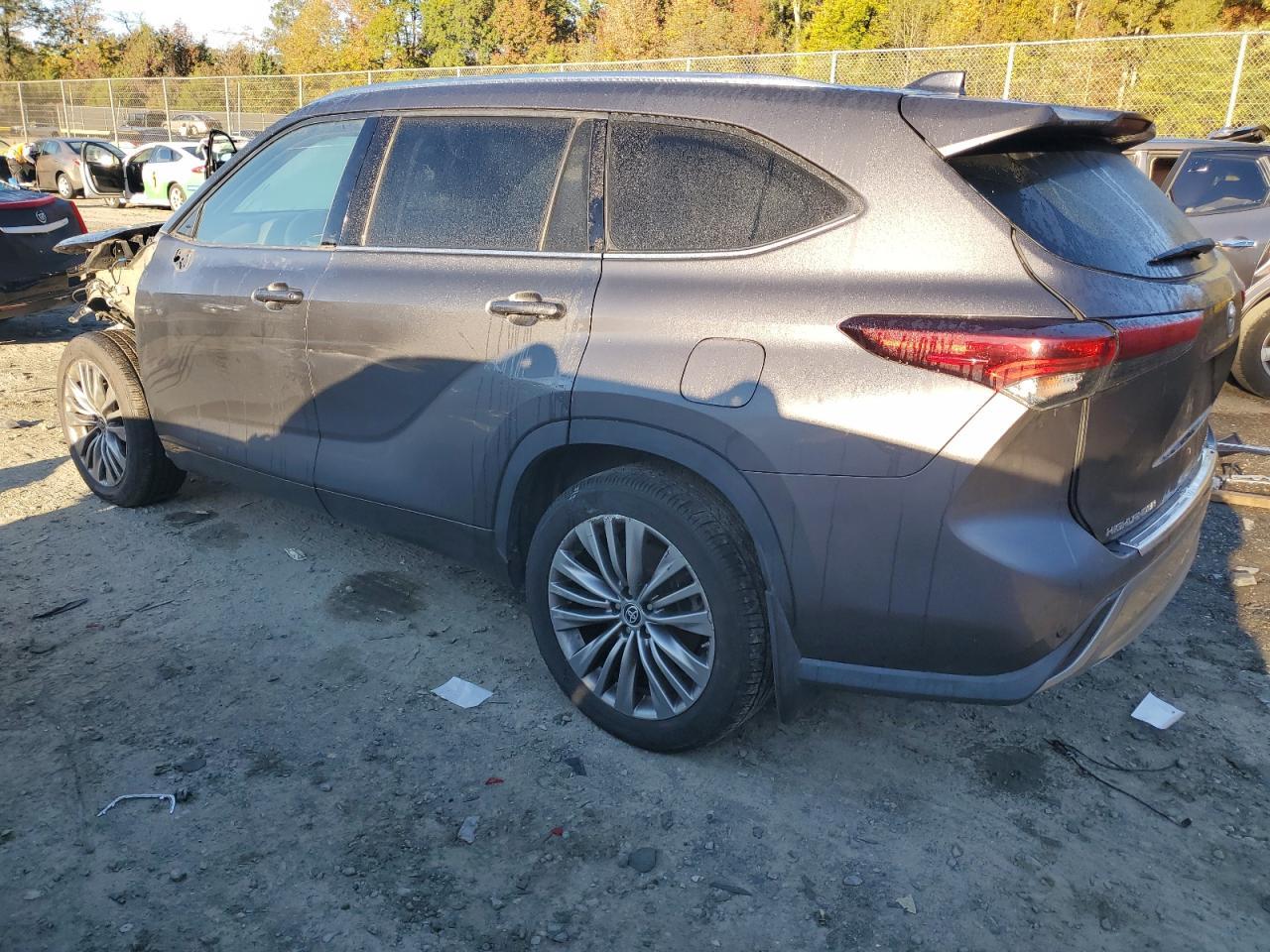 2021 Toyota Highlander Platinum - Image 2