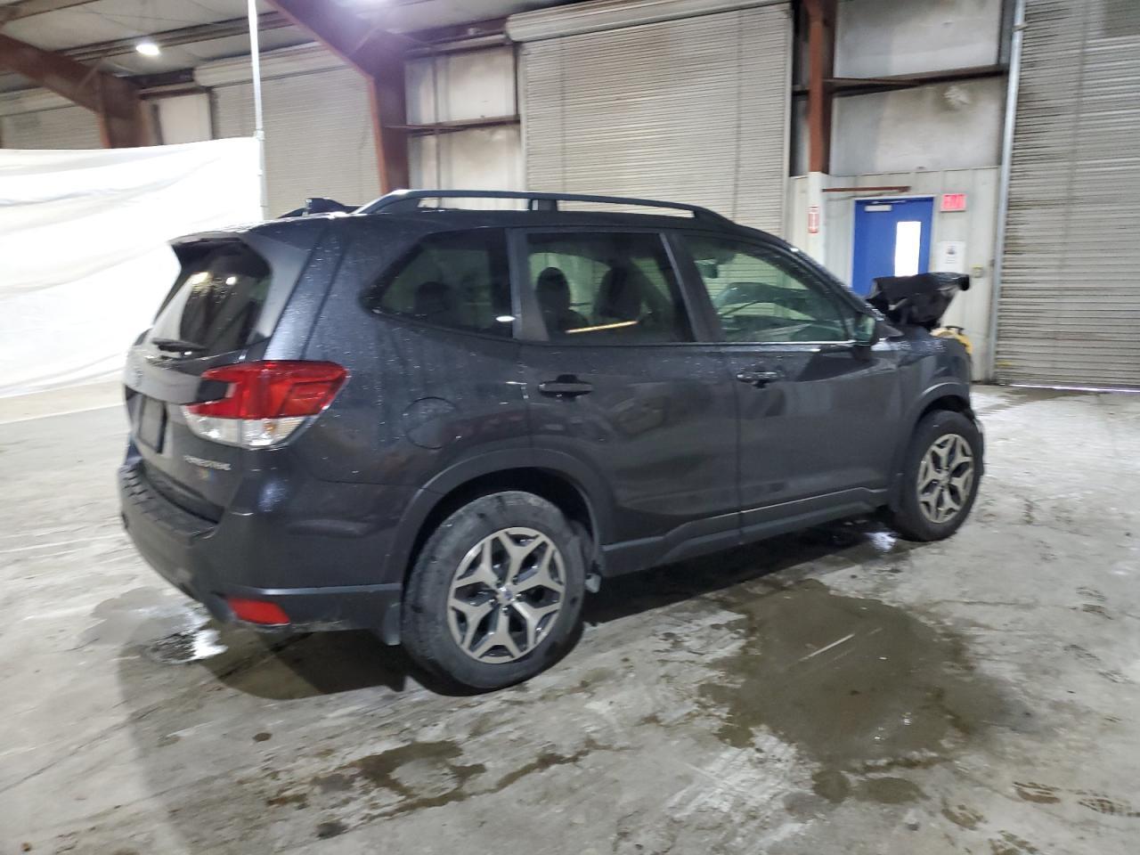 2019 Subaru Forester Premium - Image 3