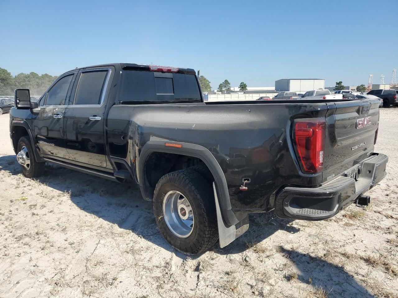 2023 GMC Sierra K3500 Denali - Фото 2