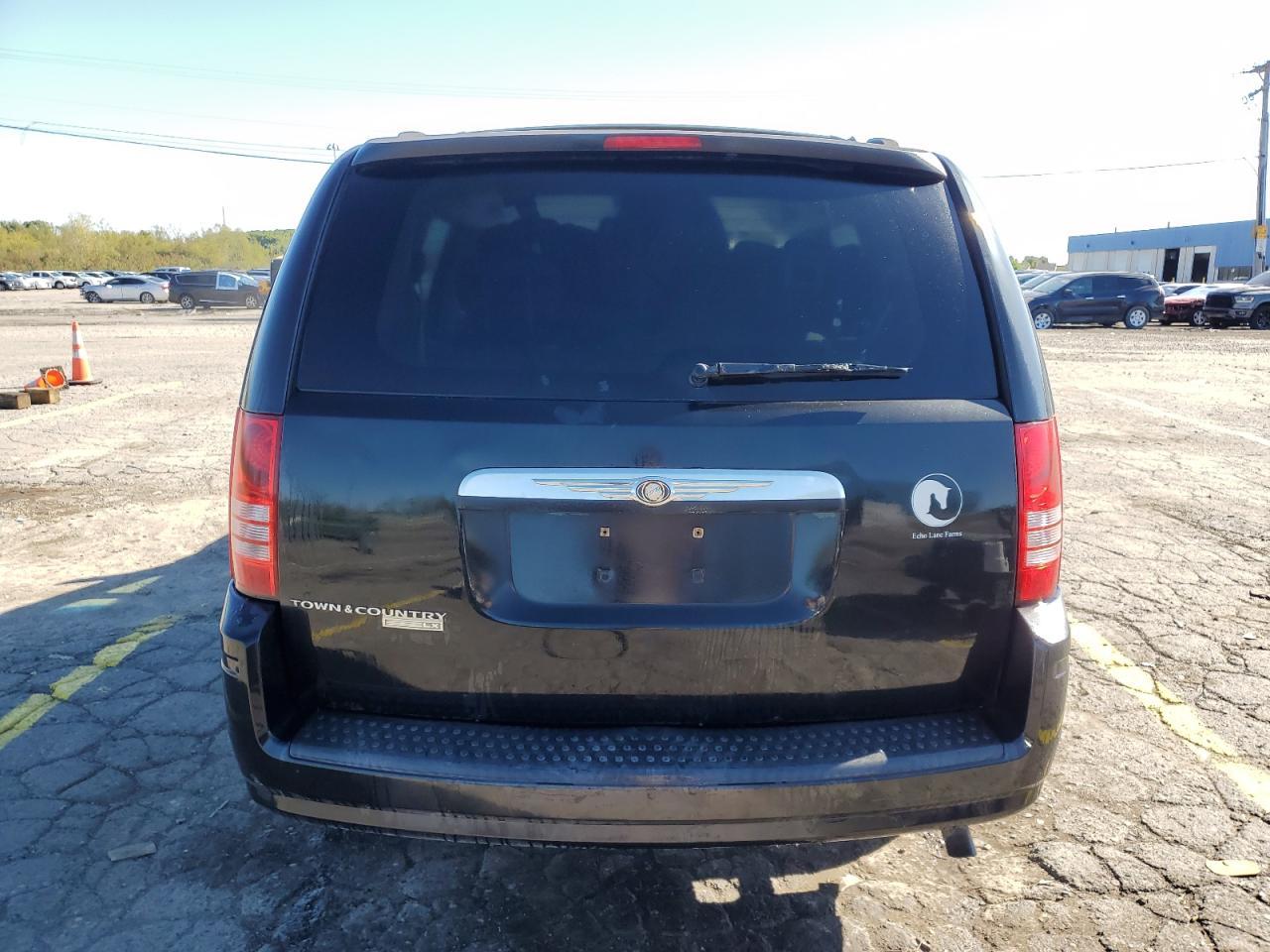 2008 Chrysler Town & Country Lx - Image 6