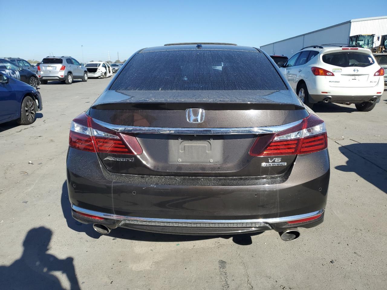 2017 Honda Accord Touring - Image 6