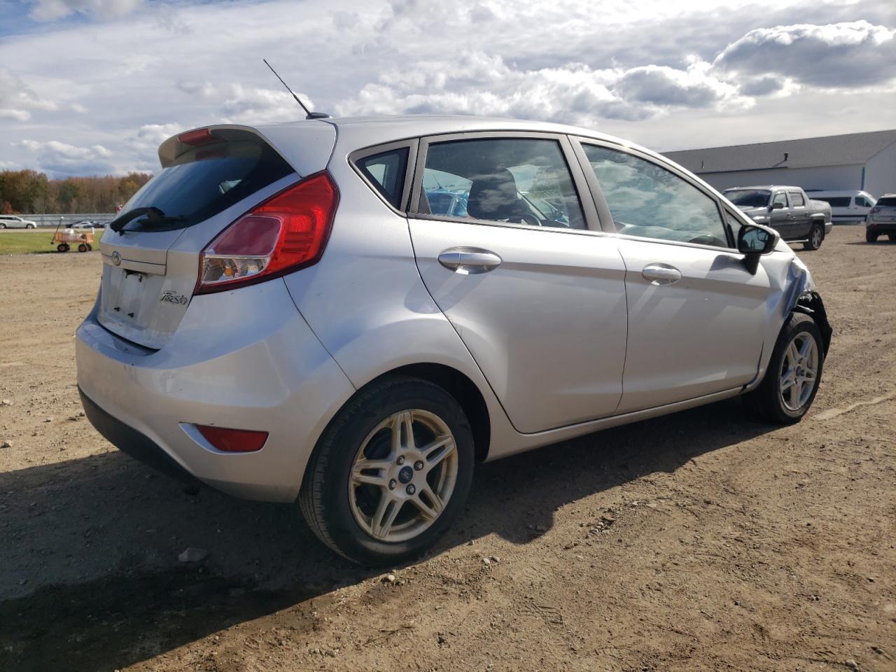 2018 Ford Fiesta Se - Image 3