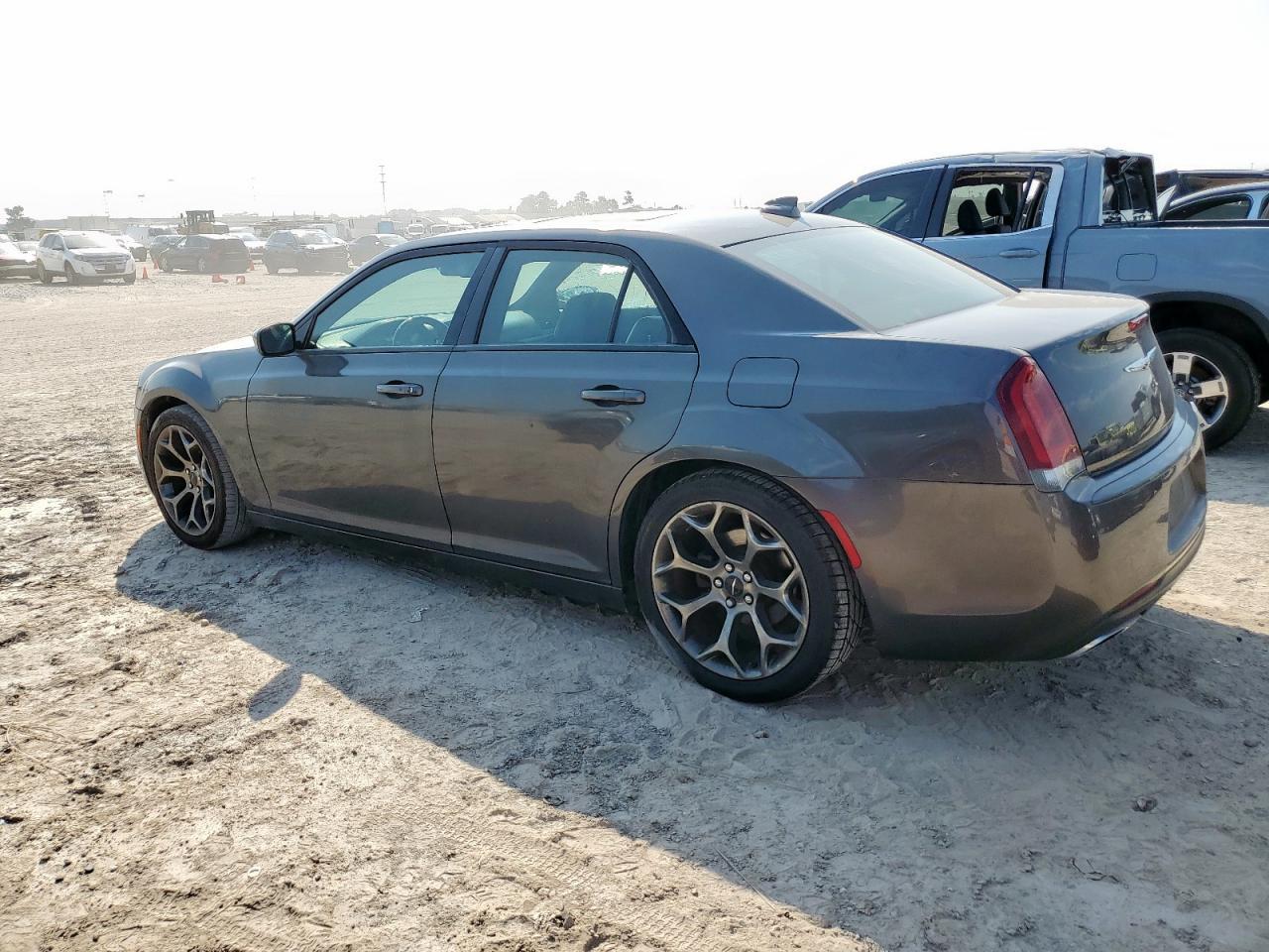 2015 Chrysler 300 S - Фото 2