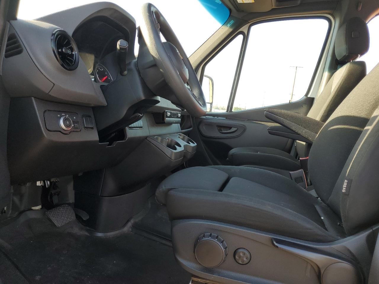 2023 Mercedes-Benz Sprinter 2500 - Фото 7
