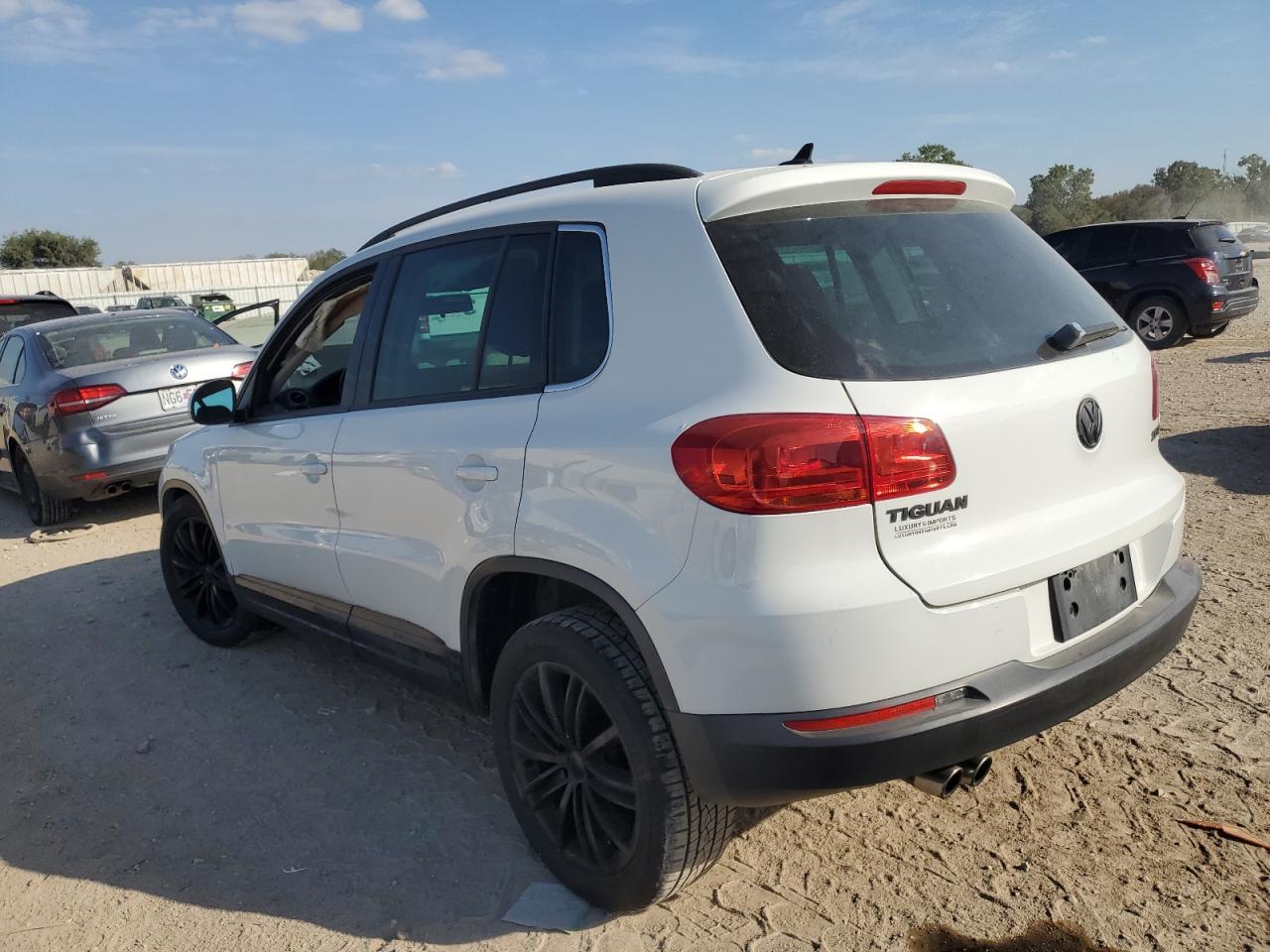 2015 Volkswagen Tiguan S - Image 2