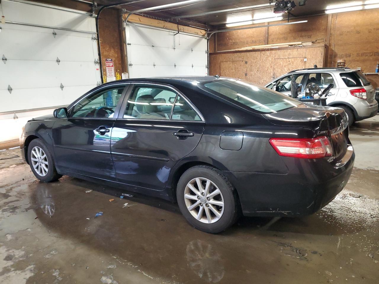 2010 Toyota Camry Base - Фото 2