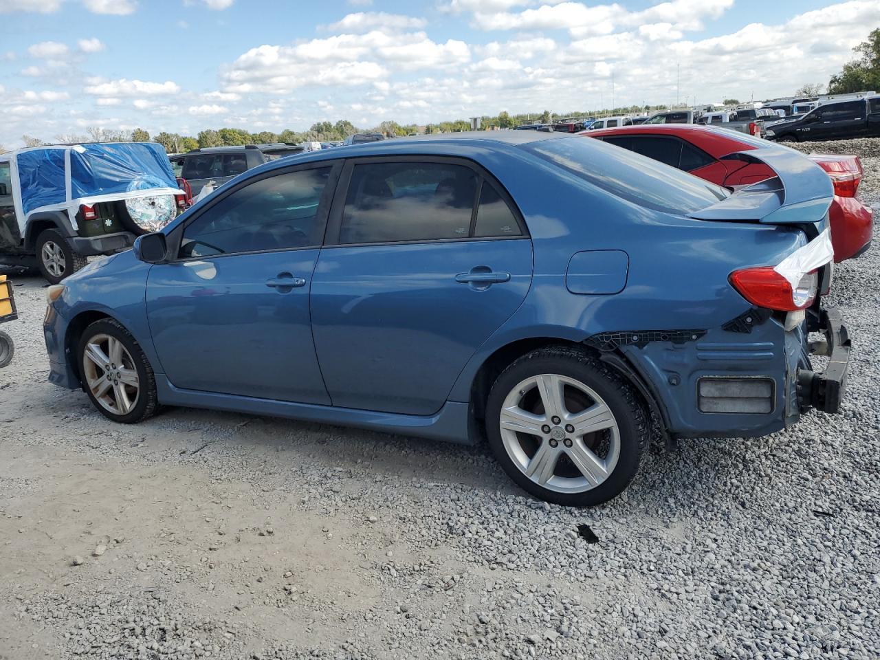 2013 Toyota Corolla Base - Фото 2