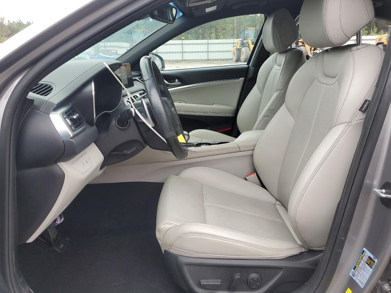 2022 Genesis G70 2.0T - Image 7