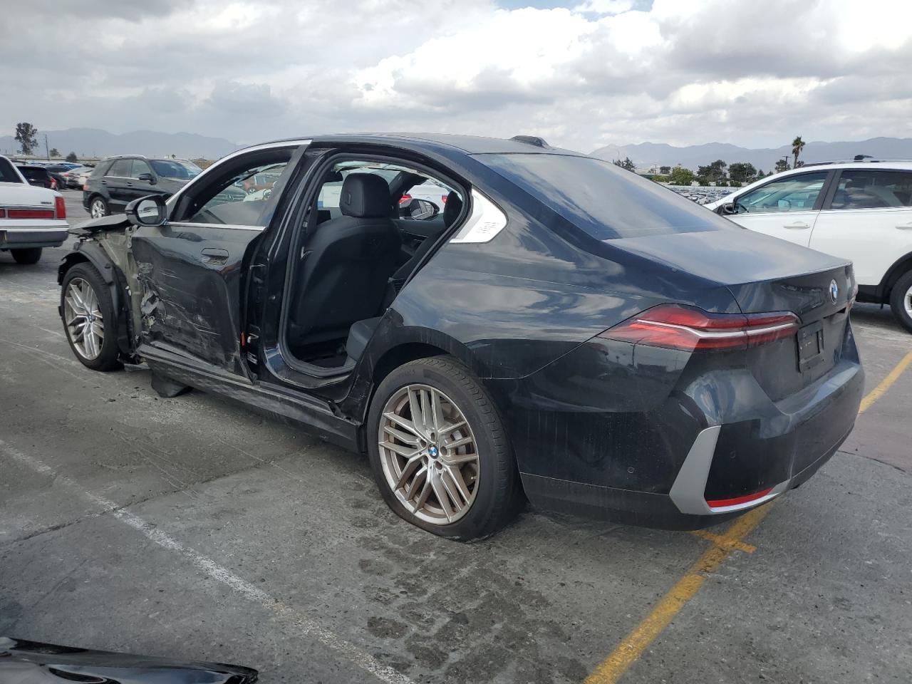 2024 BMW 530 I - Фото 2