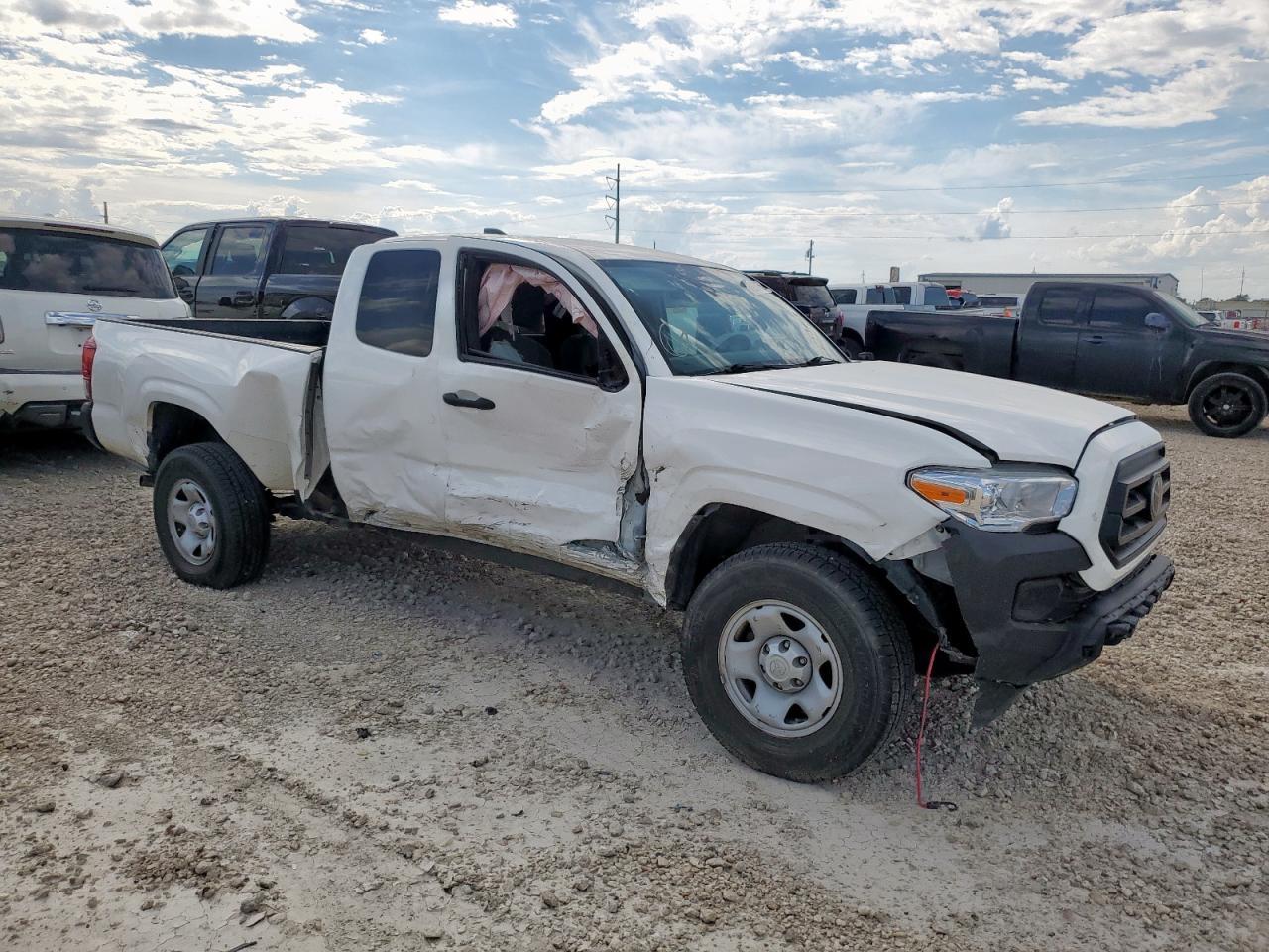2022 Toyota Tacoma Access Cab - Image 4