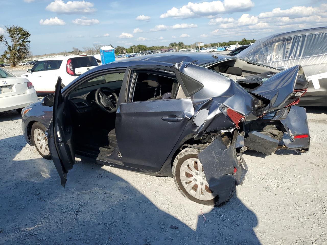 2019 Hyundai Accent Se - Фото 2