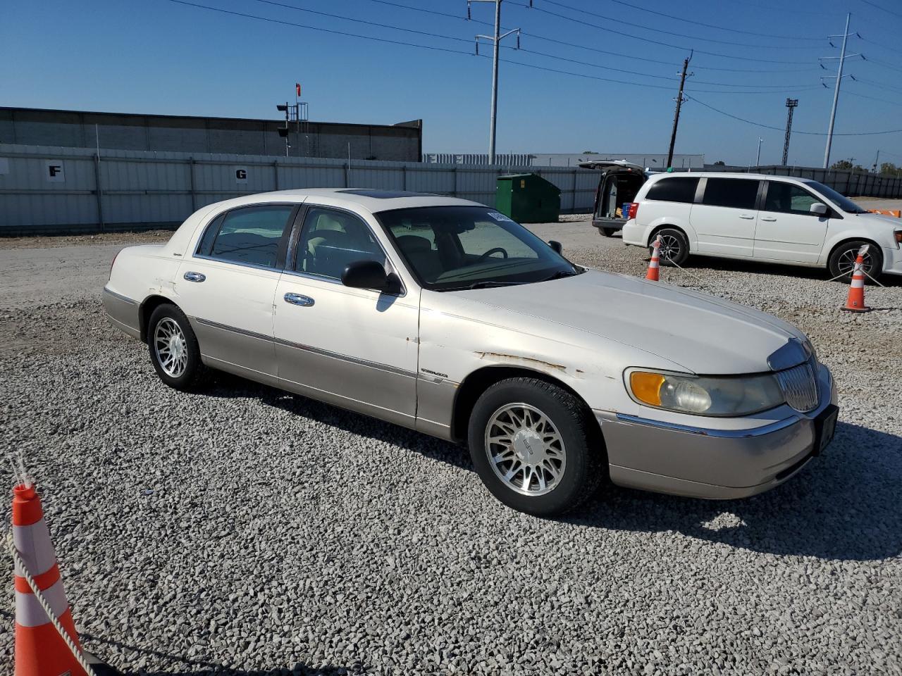 2000 Lincoln Town Car Signature - Image 4