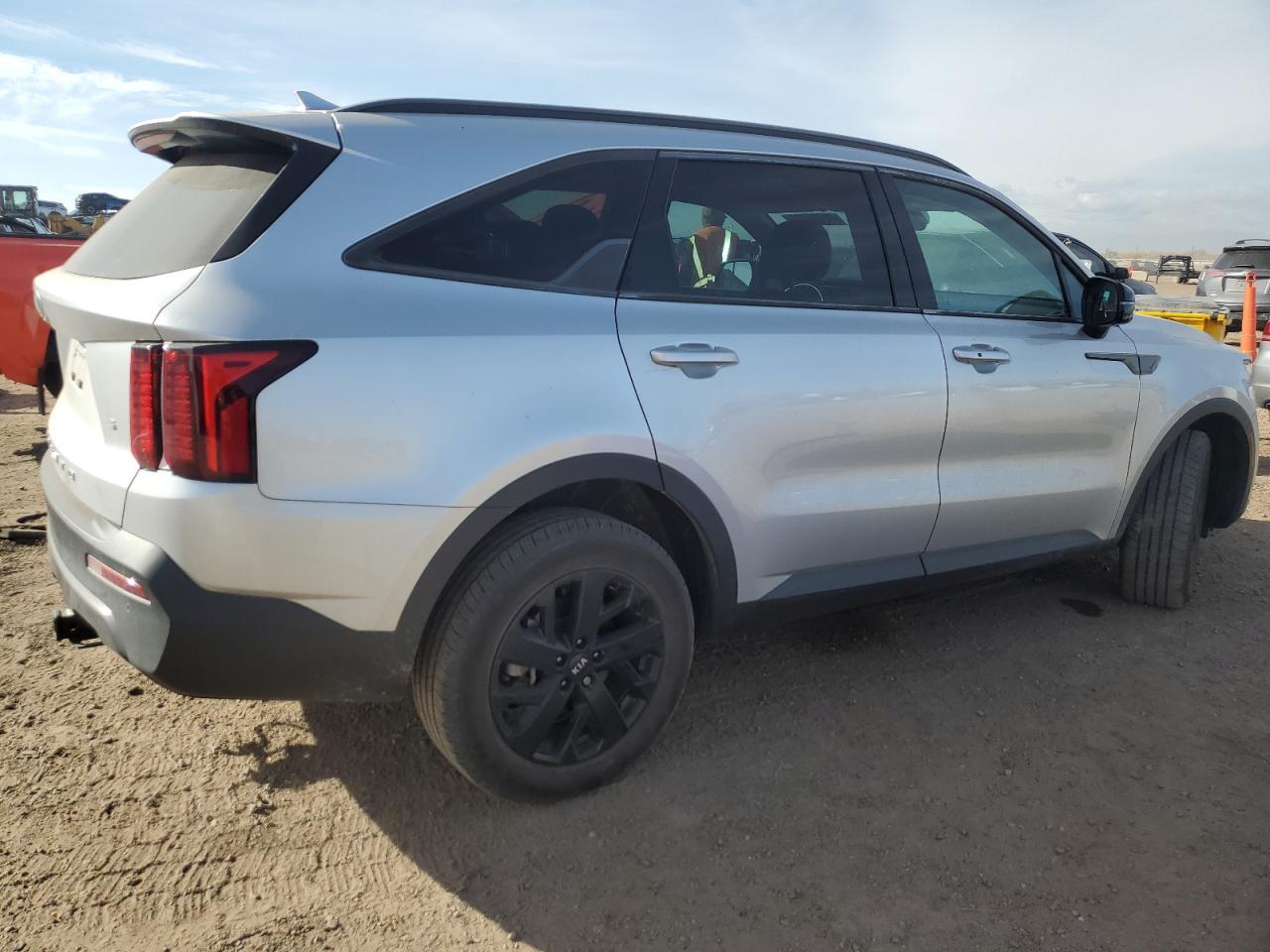 2021 Kia Sorento S - Фото 3