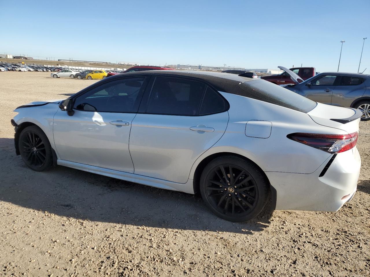 2021 Toyota Camry Xse - Фото 2