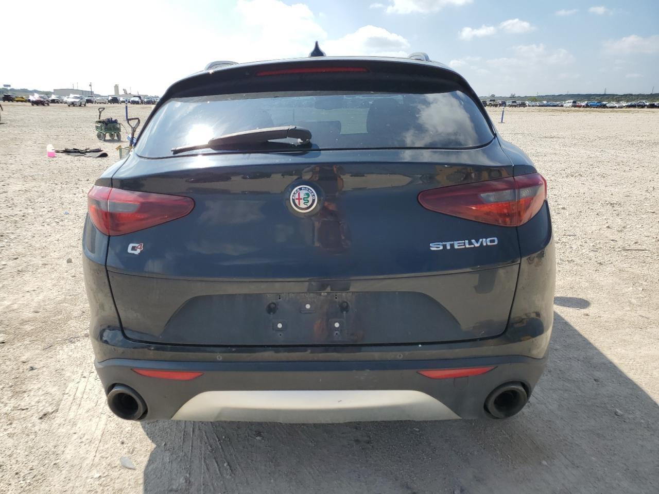 2018 Alfa Romeo Stelvio Ti Sport - Image 6